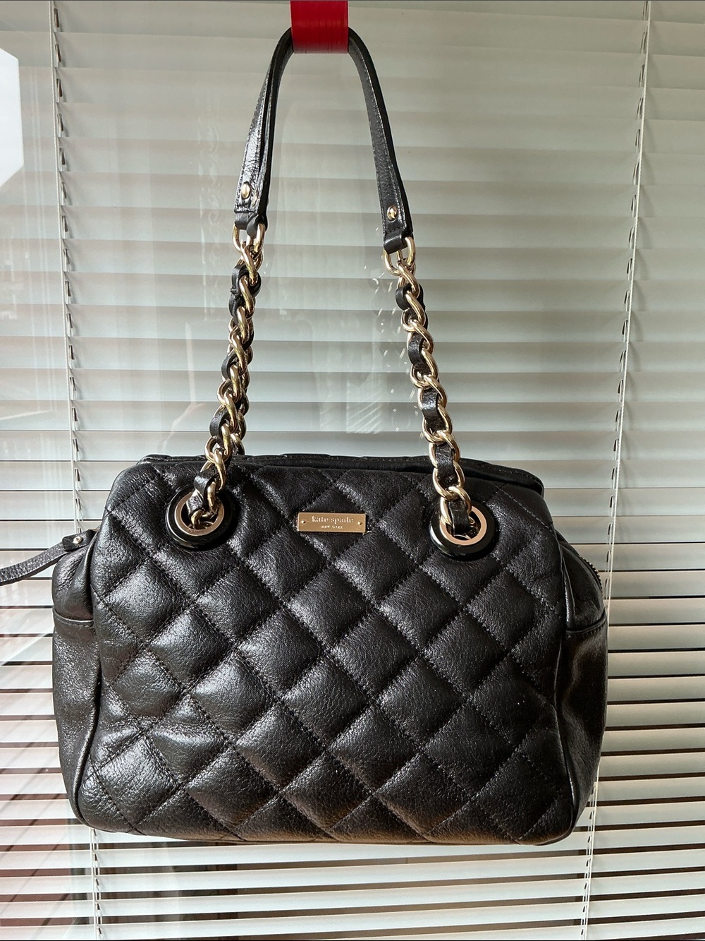 KATE SPADE ♠️  Black quilted leather shoulder bag with gold chain straps